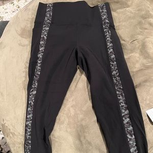 Athleta salutation tight size large camo stripe